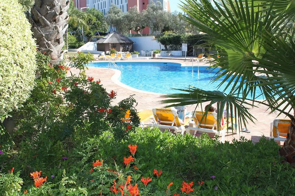 Alto Club Apartments 알보르
