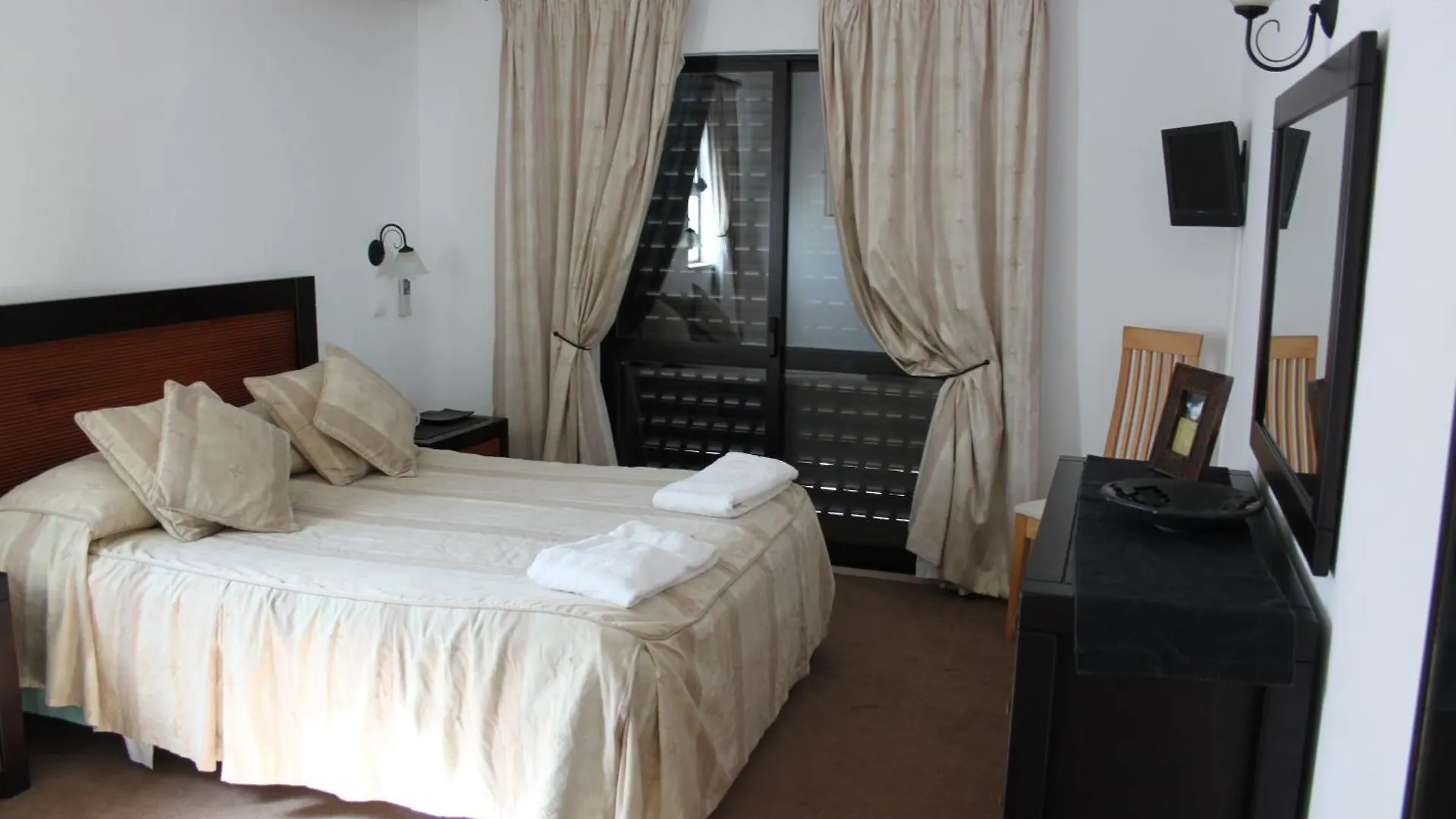Alto Club Apartments 알보르 0*,  포르투갈